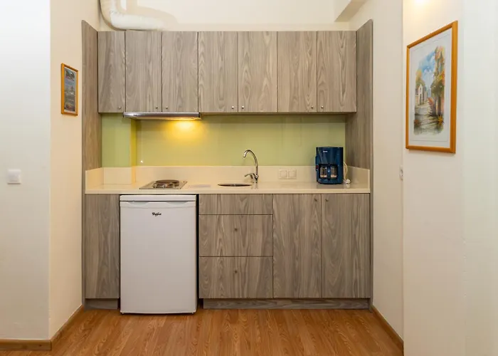 Ippocrates & Restaurant Ξενοδοχείο Αχαράβη