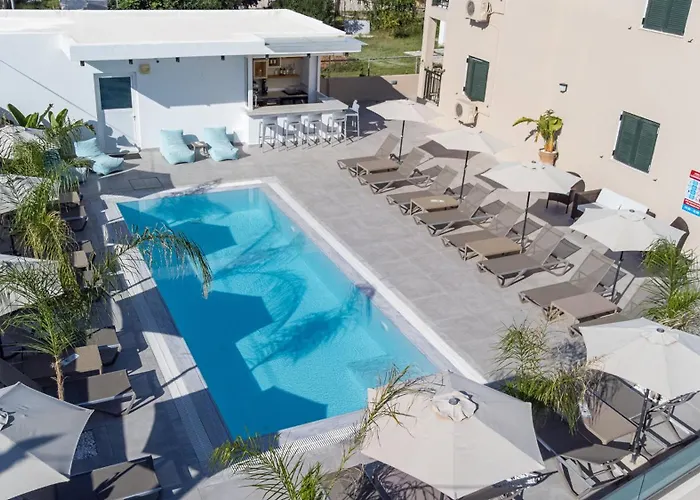 Ippocrates & Restaurant 2* Akharavi