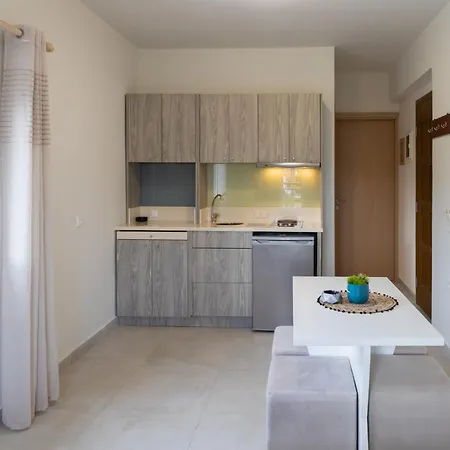 Hotel Ippocrates & Restaurant Acharavi (Corfu)